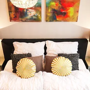 Comfort And Style In Center With Ensuite Bathroom On Schaafenstrasse Deutschland